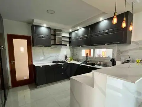 Casa 4 ambientes con 3 baños