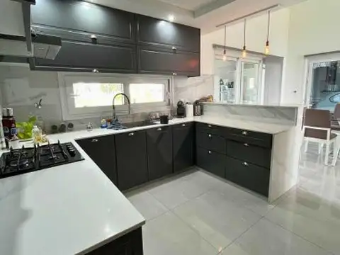 Casa en Venta en Área 60, USD 200.000