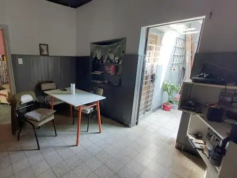 Casa de pasillo 1 dormitorio con patio. Amplia terraza.