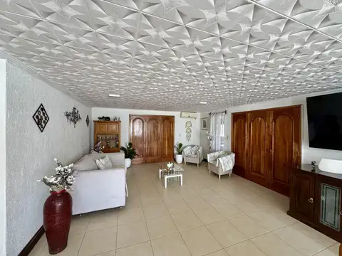 Casa 7 ambientes con 3 baños