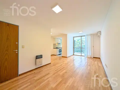 VENTA DEPARTAMENTO SEMIPISO DE DOS DORMITORIOS CON BALCON  EN ZONA CENTRO