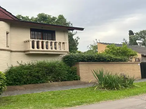 CASA EN EXCELENTE ZONA DE BELLA VISTA