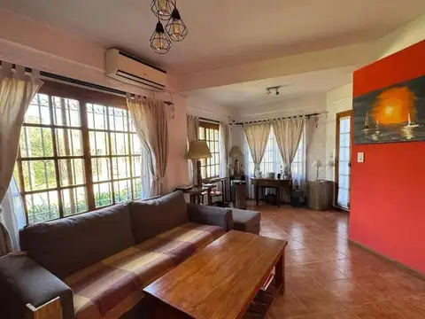 CASA EN EXCELENTE ZONA DE BELLA VISTA