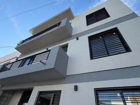 Dpto. de 2 ambientes a estrenar con patio y parrilla