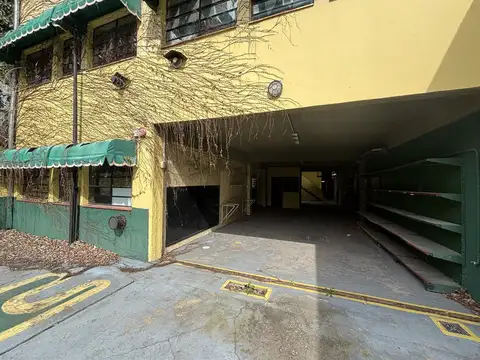 Oficina-Edificio comercial. Olivos.
