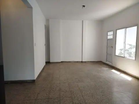 Oficina en Alquiler en Lomas del Mirador, $ 750.000