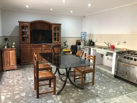 Casa en Venta con 3 cocheras