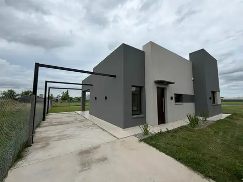 Casa 3 ambientes con 1 baño