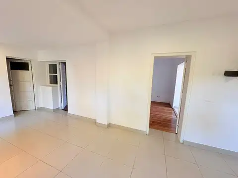 Depto Tipo Casa en Venta en San Isidro Vias / Rolon, USD 168.000