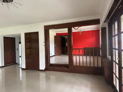 Casa en Venta con 3 cocheras