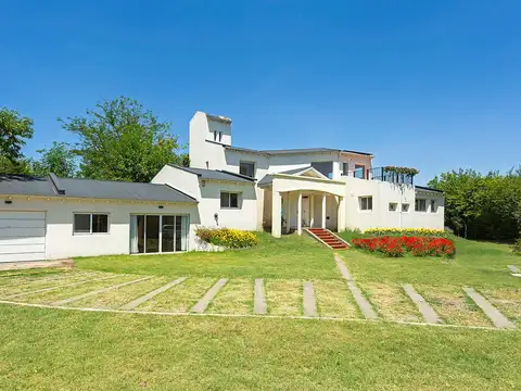 VENTA MODERNA CASA EN BARRIO CERRADO MELAZZI