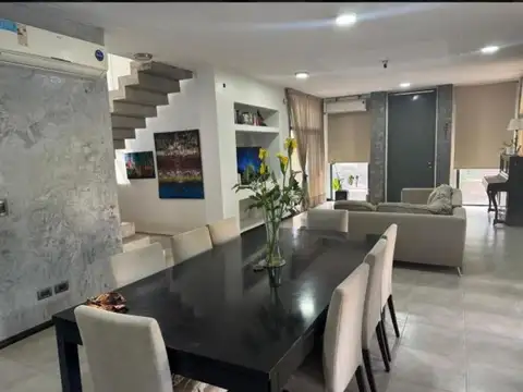 VENTA CASA 5 AMBIENTES. PARQUE LELOIR