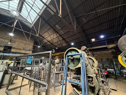 Deposito en venta - 1131 m2 - Parque Chacabuco