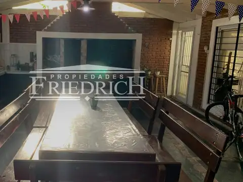 Casa 6 ambientes con 4 baños