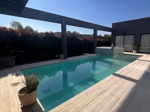 Casa en Venta en Barrio Santa Guadalupe, Pilar del Este, Pilar
