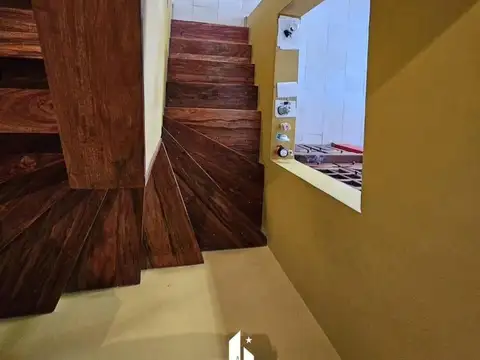 Casa 16 ambientes con 4 baños