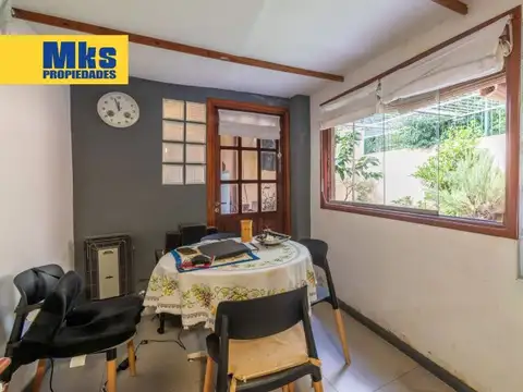 Venta. Casa 4 ambientes. Patio y Jardin.
