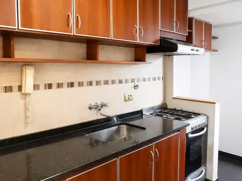 Matheu 100 MONSERRAT  alquiler  EXP $ 152.000  , gran ambiente con patio propio