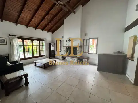 Casa 5 ambientes con 4 baños