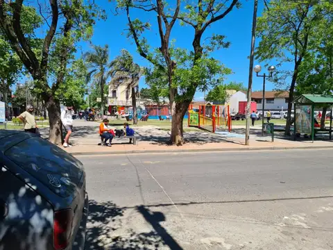 Estacionamiento para 7 autos en Plena Estacion de Glew