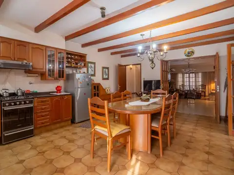 Departamento 6 ambientes con 2 baños