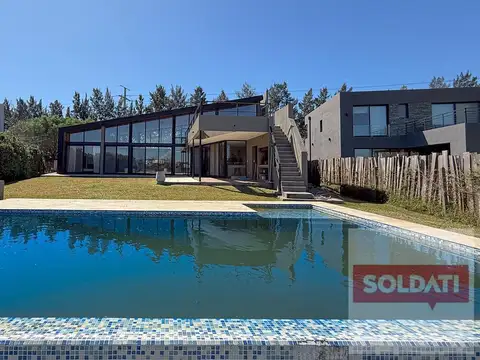 Casa en venta o alquiler temporal a la laguna en La Comarca