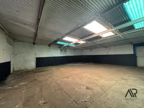 Galpón en alquiler de 245m2 ubicado en Lezica