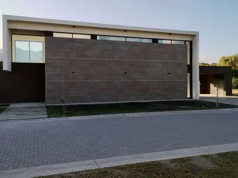 VENTA Casa 3 dormitorios. Almasierra. JK