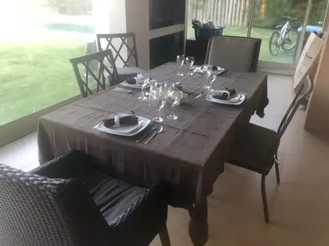Casa 5 ambientes con 3 baños