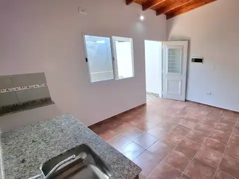 Depto Tipo Casa en Alquiler en Luis Guillon, $ 500.000