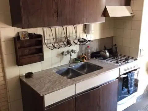 Departamento 6 ambientes con 2 baños