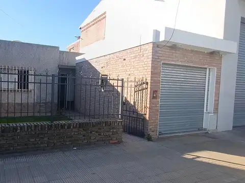 VENTA CASA DE DOS DORMITORIOS GRAN POTENCIAL COMERCIAL CAPITAN BERMÚDEZ