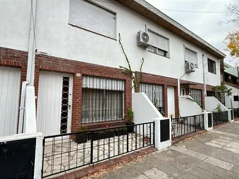Ph 3 ambientes/ sin expensas/ 2 plantas/peq. patio
