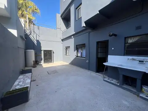 LLAVALLOL alquiler Ph en planta baja con patio propio
