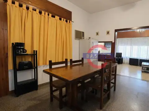Casa 6 ambientes con 2 baños