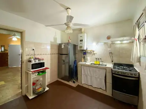 VENTA CASA 3 DORMITORIOS CON PATIO Y COCHERA