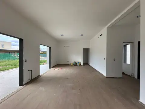 Casa en Venta con 4 cocheras