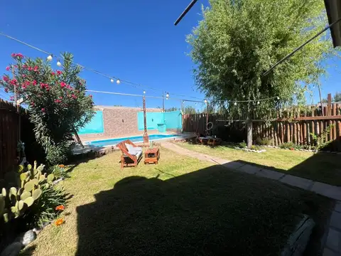 CASA CON PILETA EN COLONIA SEGOVIA.