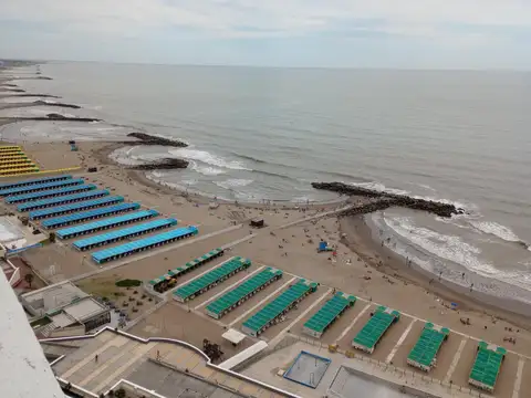 Departamento 2 ambientes con cochera - Vista plena al mar