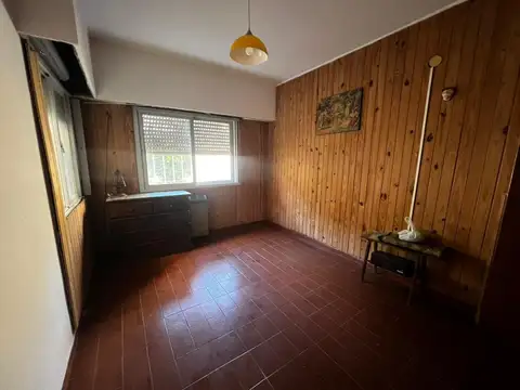 Casa en Alquiler con 3 cocheras