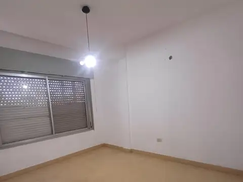 Casa 8 ambientes con 2 baños