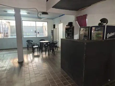 SE VENDE SALON COMERCIAL CON TINGLADO EN VILLA ELISA