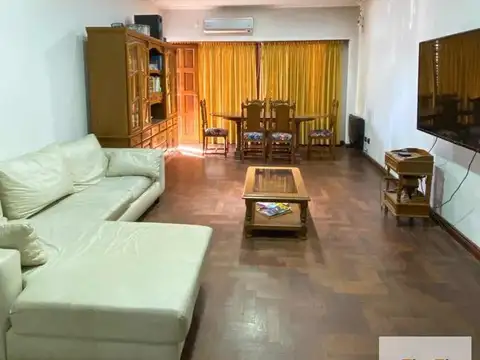 PH en venta - 4 dormitorios 2 baños - 160mts2  - Adrogue