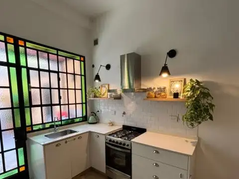 VENTA PH AL FRENTE ESTILO CLASICO MUY BIEN RECICLADO  Y  EN IMPECABLE  ESTADO