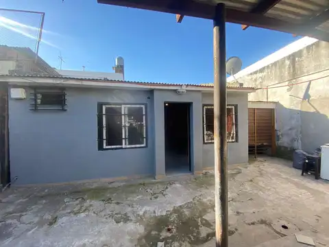 VENTA- CASA- 2 DORM- AMPLIO TERRENO