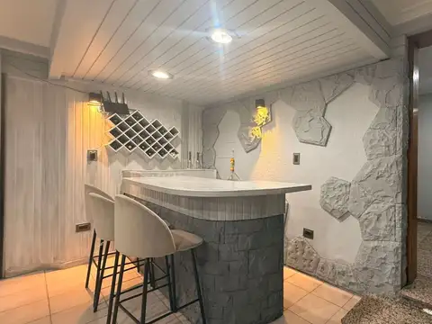 Casa 6 ambientes con 3 baños
