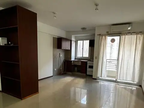 Monoambiente luminoso con balcon