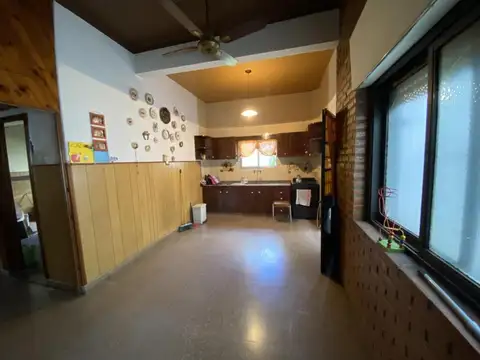 Amplio PH con cochera para 2 autos y gran parque