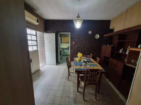 Hermoso departamento a reciclar , con gran potencial