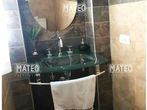 Casa en Venta con 3 cocheras